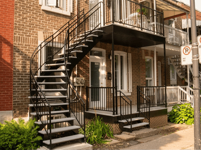 Escaliers en aluminium : tourelle, patrimoine et escalier droit. Soudés et sur mesure.
